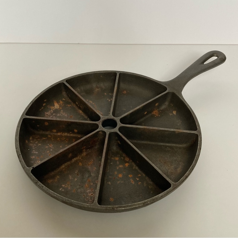 Vintage Cast Iron 9in Pan
